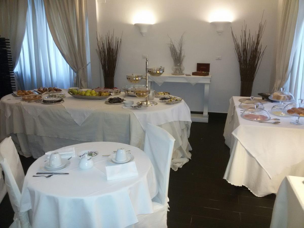 White House Hotel Foggia Exterior photo